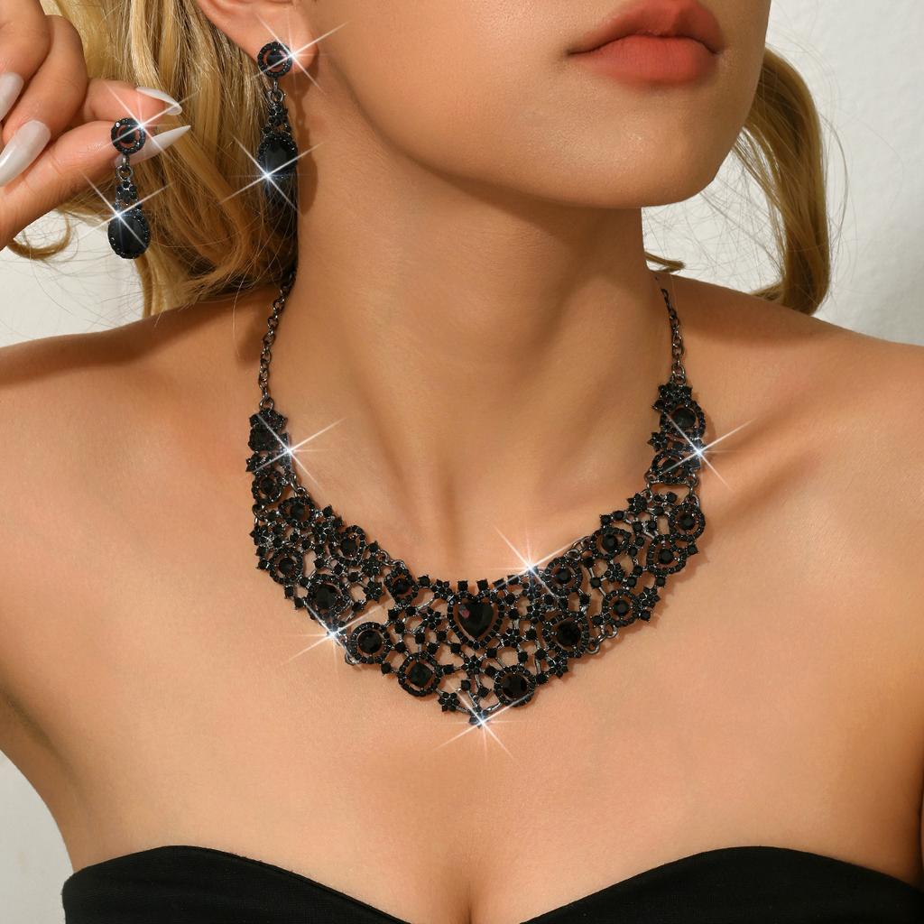 European Retro Alloy Inlaid Diamond Heart Earrings Necklace Set Wedding Banquet Versatile Set Female