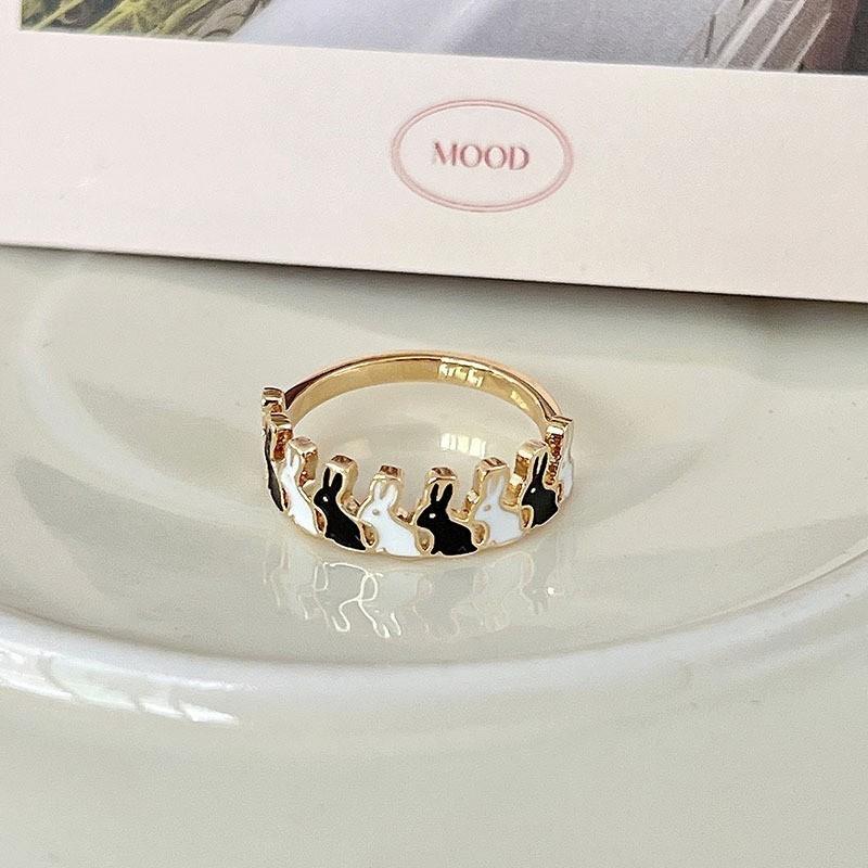 Layer Fashionforward Double Ring With Stunning White Shell Detail And Adjustable Size