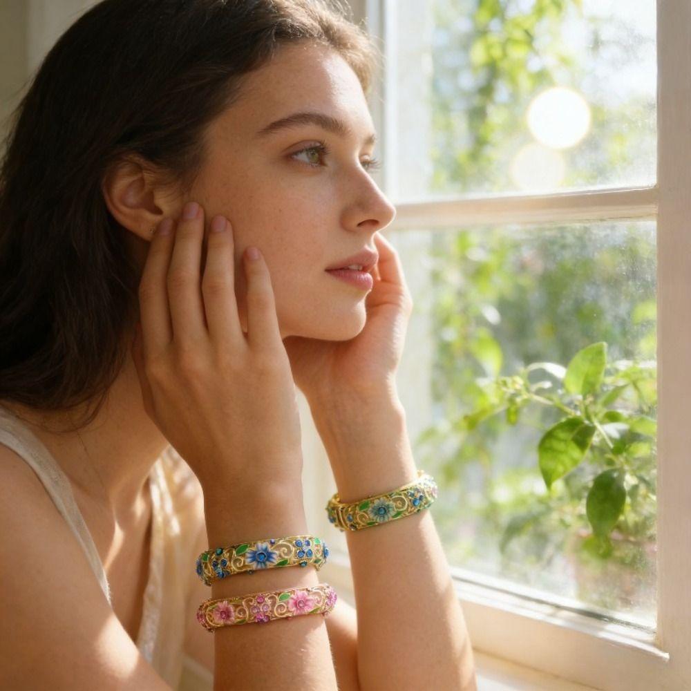 Dvouvrstvý čínský cloisonné náramek zirkonový vynikající cloisonné náramek dutý drát elegantní smaltované umělecké šperky etnický styl
