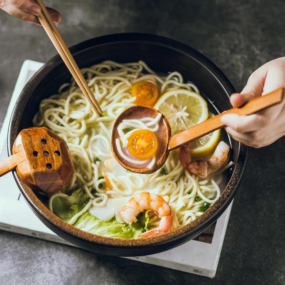 Ramen Suppenlöffel Japanischer Stil Ajiyaki Ramen Löffel mit Löchern Restaurant Nanmu Kamehameha Löffel Hotpot Sieblöffel Suppenlöffel