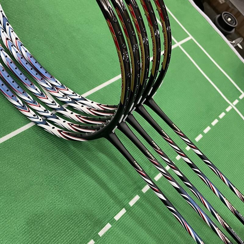 Astrox 100ZZ Carbon Offensiv-Badmintonschläger