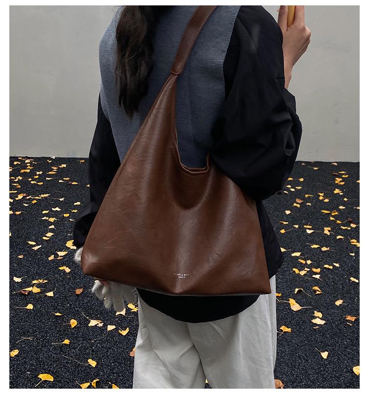 Autumn and winter retro soft leather large-capacity bag women's 2025 new fashion commuter shoulder bag tote bag bucket bag