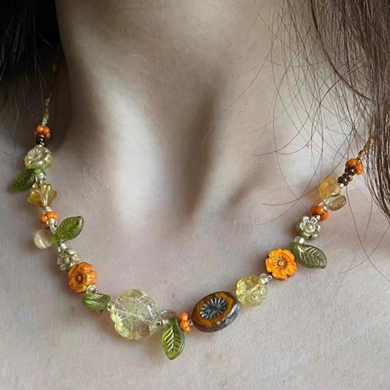Nature Inspired Floral Bead Necklace Sophisticated Resin Adjustable 45cm Chain Elegant Everyday Accessory