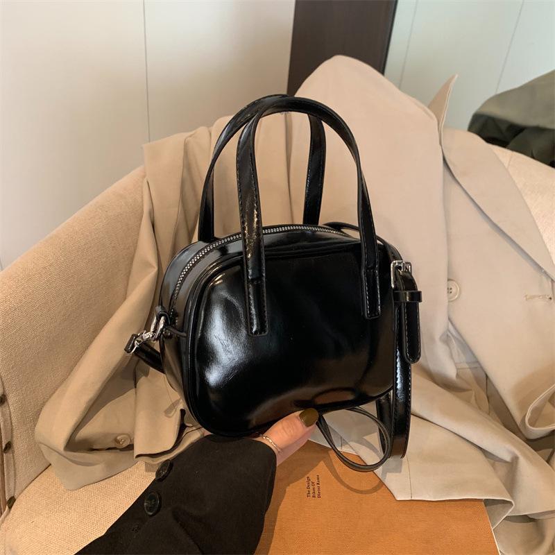 

Premium handbag bag women s new popular fashion shoulder bag versatile commuter messenger small square bag