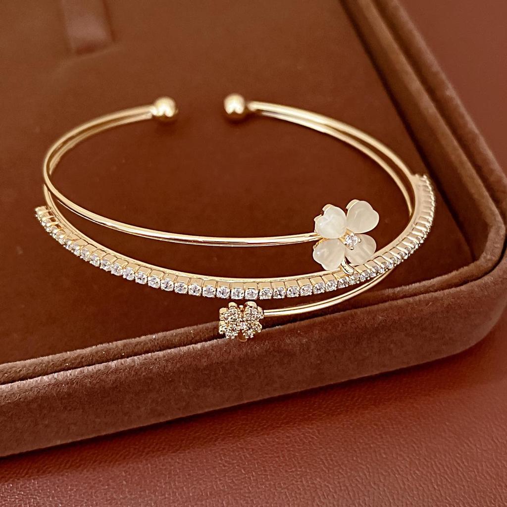 Qionghua Elegant Zircon Clover Cat's Eye Openable Bracelet for Women