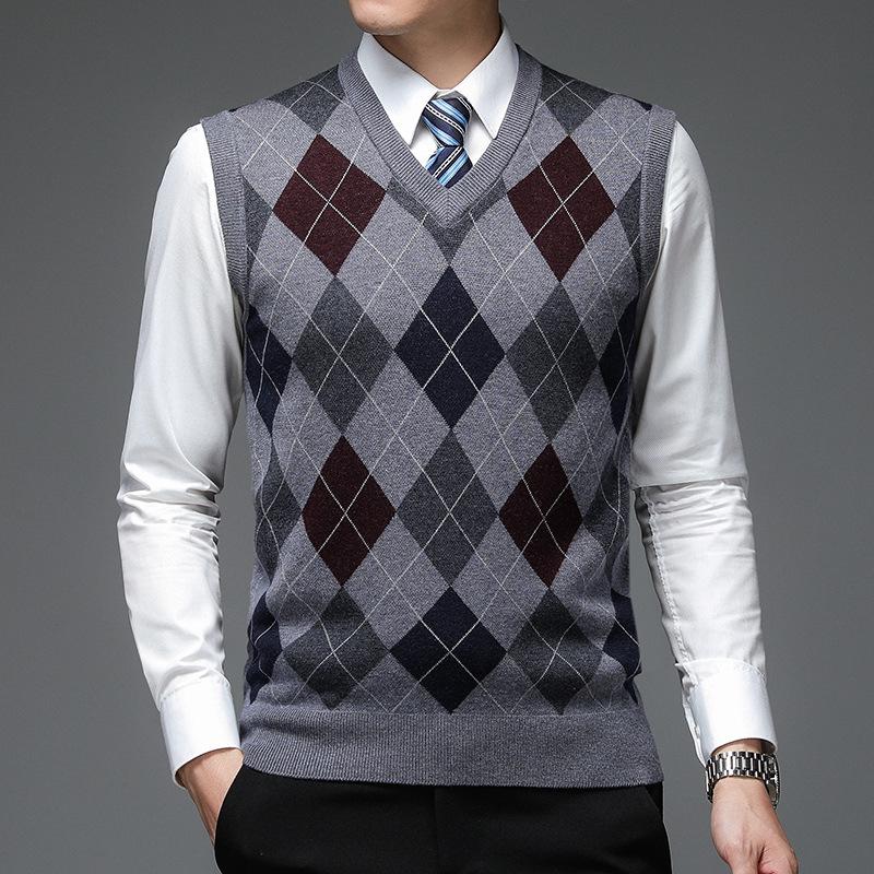 Spring and Autum Fashion Designer Brand Pullover Diamond Sweater V Neck Knit Vest Men Wool Sleeveless Casual Men Clothing