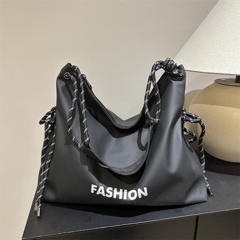 

Трендовая повседневная женская сумка-тоут - Просторная, стильная сумка через плечо и на плечо чёрный