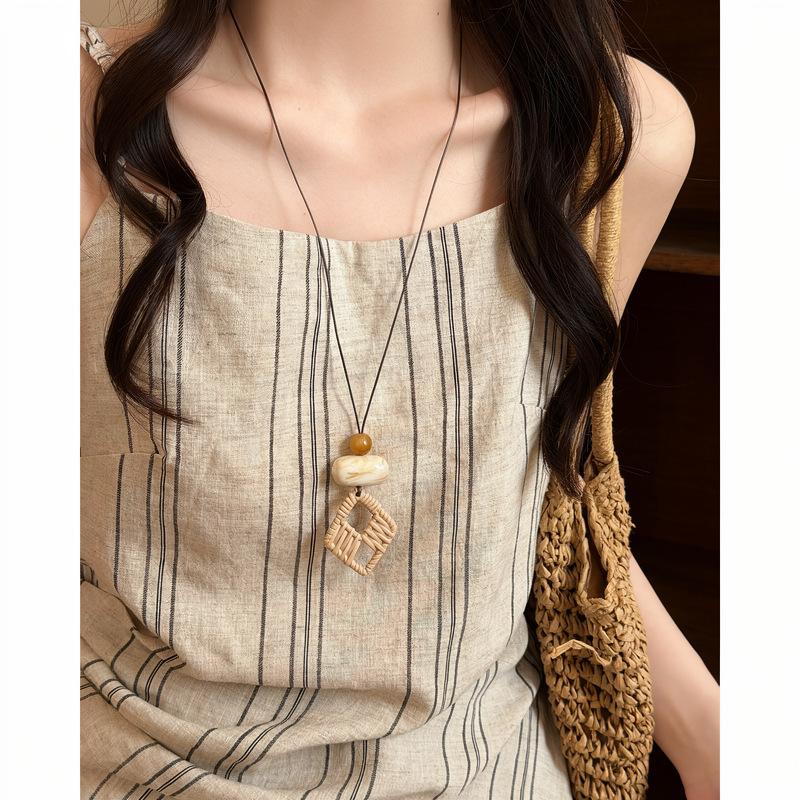 Retro new Chinese ethnic style woven long necklace women's high-end bohemian matching clothes old money accessories