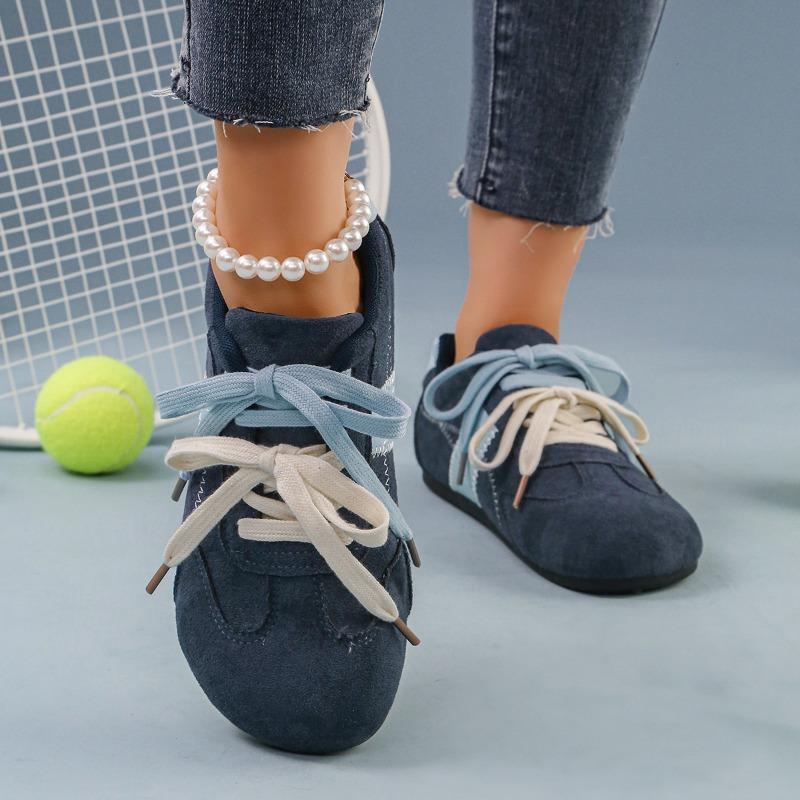 Women's Spring-Autumn Flat White Casual Sports Board Shoes, Training Style Versatile Footwear.