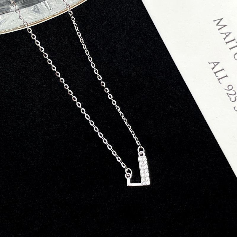 Banyan Tree S925 Silver Alphabet Necklace: Women's Summer Diamond Pendant with 26 English Letters Elegantly Designed.