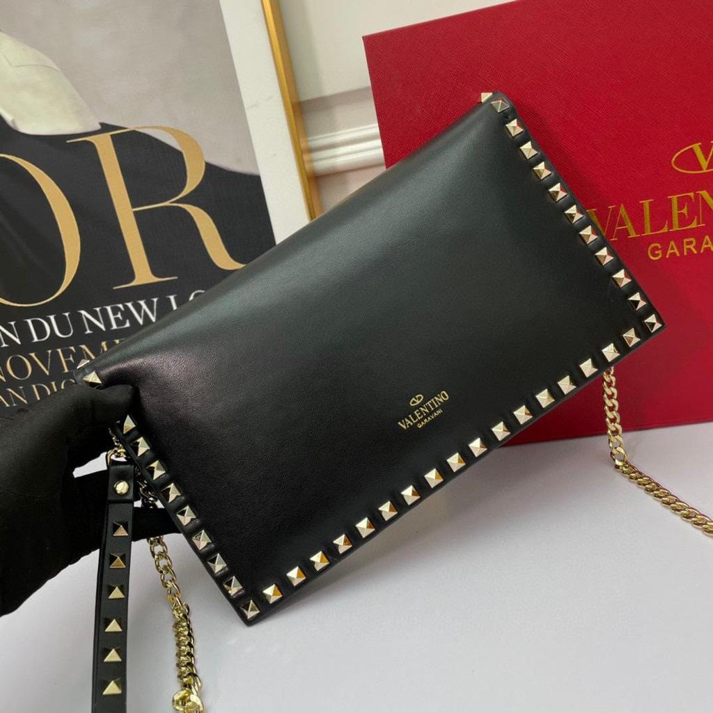 V Family 2026 Women's European & American-Style Rivet Clutch Crossbody Bag