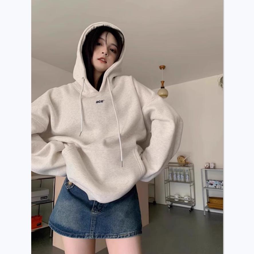 Damen Oversized Weiß-Grauer Fleecegefütterter Baumwoll-Hoodie: Retroamerikanischer Stil für Herbst-Winter