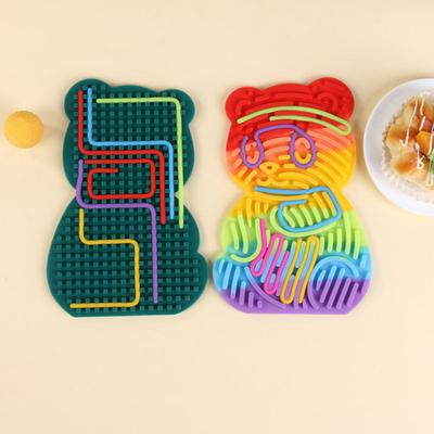 Placă Activitate Senzorială Ursuleț Desenat Ameliorarea Stresului Placă Senzorială Față Dublă cu Șnururi de Silicon Băieți Fete Jucărie Fidget Silențioasă Esențiale pentru Călătorie