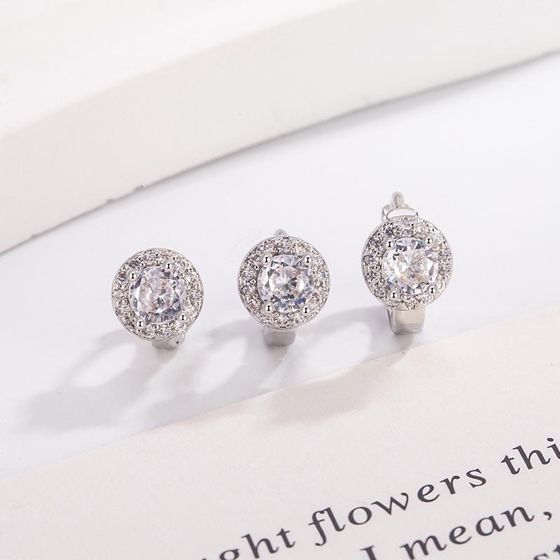 Stylish Korean Micro-Paved Diamond Ear Cuff – Versatile Everyday Luxury for Fashionable Women