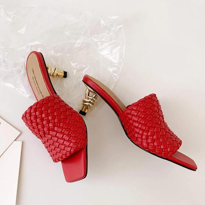 Fashion New Summer Fashion, Lightweight and Anti-slip Flat-bottomed Flip-flops for Women Wearing Thick-soled Wedge Heels T69