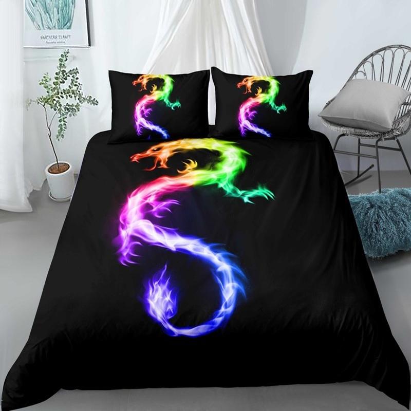 Sady povlečení pro dospělé se zvířaty Velikost Full/Queen/King Polyester 3D Létající drak s křídly Modré ohnivé pozadí Černá sada povlečení