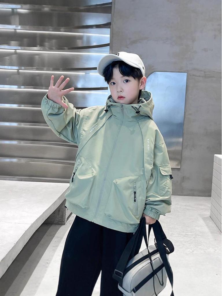 Boys' 2025 Spring/Autumn Windbreaker: Fashionable & Windproof Thin Jacket for Big Kids