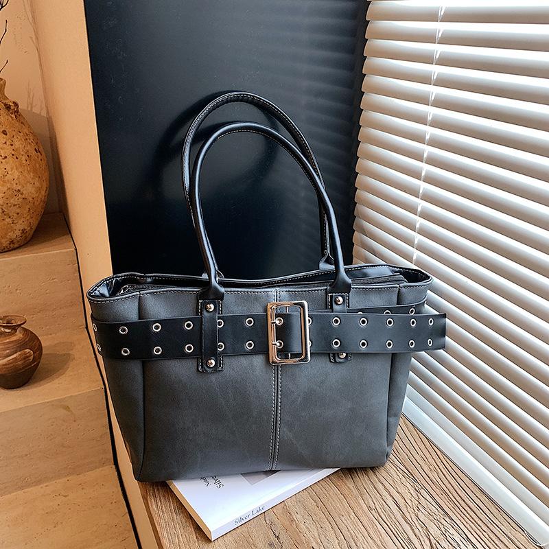 

Large capacity portable commuter bag women s new trend summer fashion tote bag shoulder armpit bag чорний