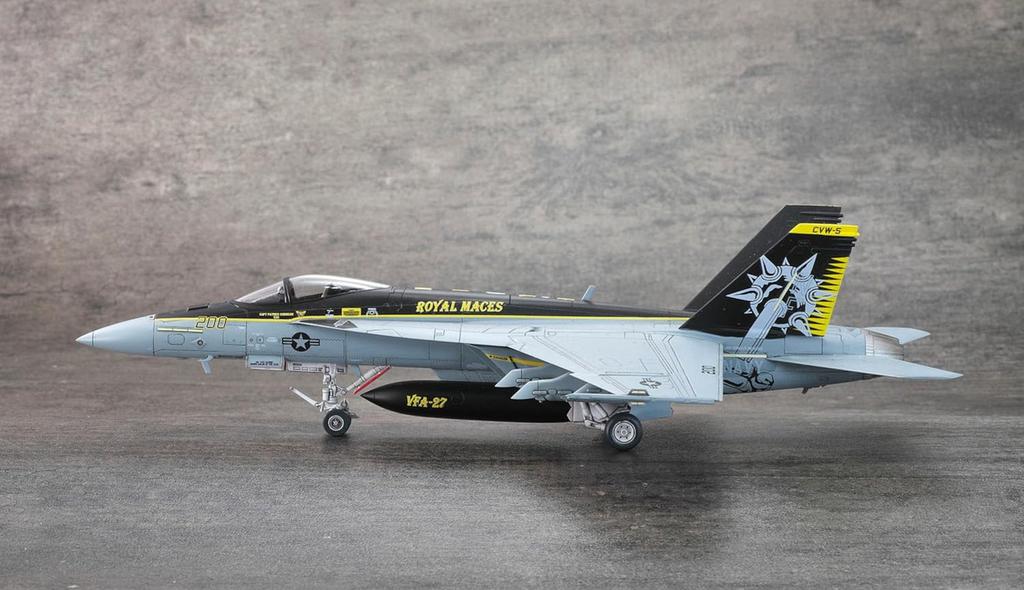 PLATZ American Fighter Super Hornet Royal Maces 2024 Plastic Model 1/72 Carrier-Based F/A-18E VFA-27 AE-38 (Airplane)