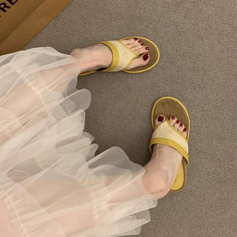 Fashion Shoes Woman 2025 New Wedge Rubber Flip Flops Slippers Casual Shale Female Beach Hawaiian Luxury Sabot Soft Retro Fashion Slides