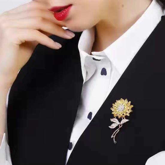 Rhinestone Sunflower Brooch Flower Alloy Sweater Cardigan Lapel Pin Coat Business Suit