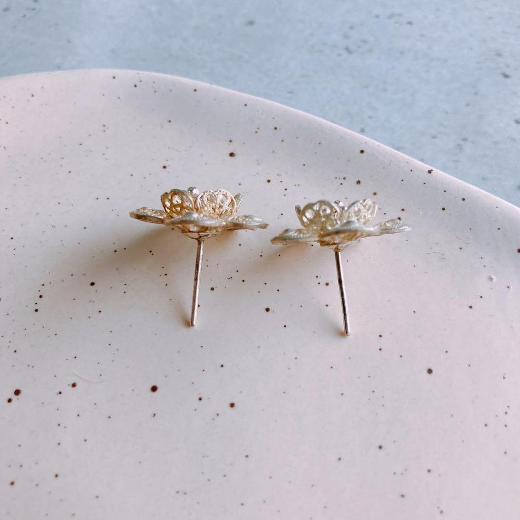 Used Filigree flower design earrings without catch