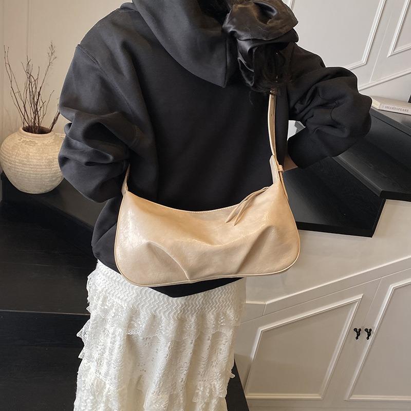 Today's popular large-capacity dumpling bag women's new fashionable simple and versatile shoulder messenger bag