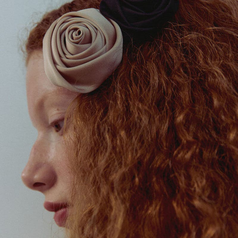 

Elizabeth Moments Beige Double Rose Satin Hair Pin ONE