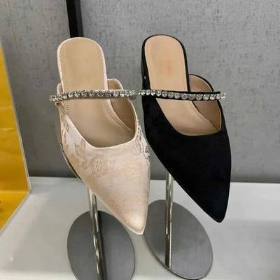 Moda 2024 wysokiej jakości damskie buty z zakrytym palcem Damskie kapcie Moda kryształowe sukienkowe kapcie damskie seksowne kapcie damskie ze szpiczastym noskiem