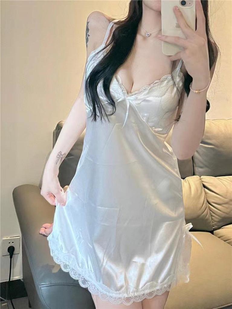 Charming Lace Camisole Nightgown with Chest Pads - Nude Feeling Pajamas for Women, Spring & Autumn