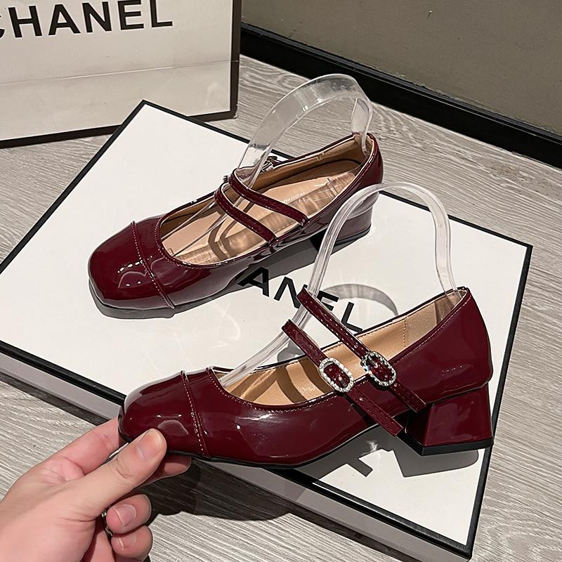 High Heels Women's Silver Lacquer Leather Belt Buckle with Shallow Mouth Middle Heel Shoes Retro Style Mary Jane Women's Shoes