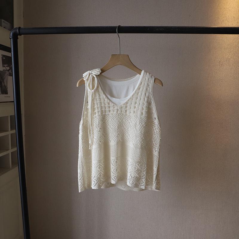 

Летний женский костюм-двойка в корейском стиле 2025: Топ на бретельках-спагетти и вязаный кардиган с вырезами One Size абрикосовый