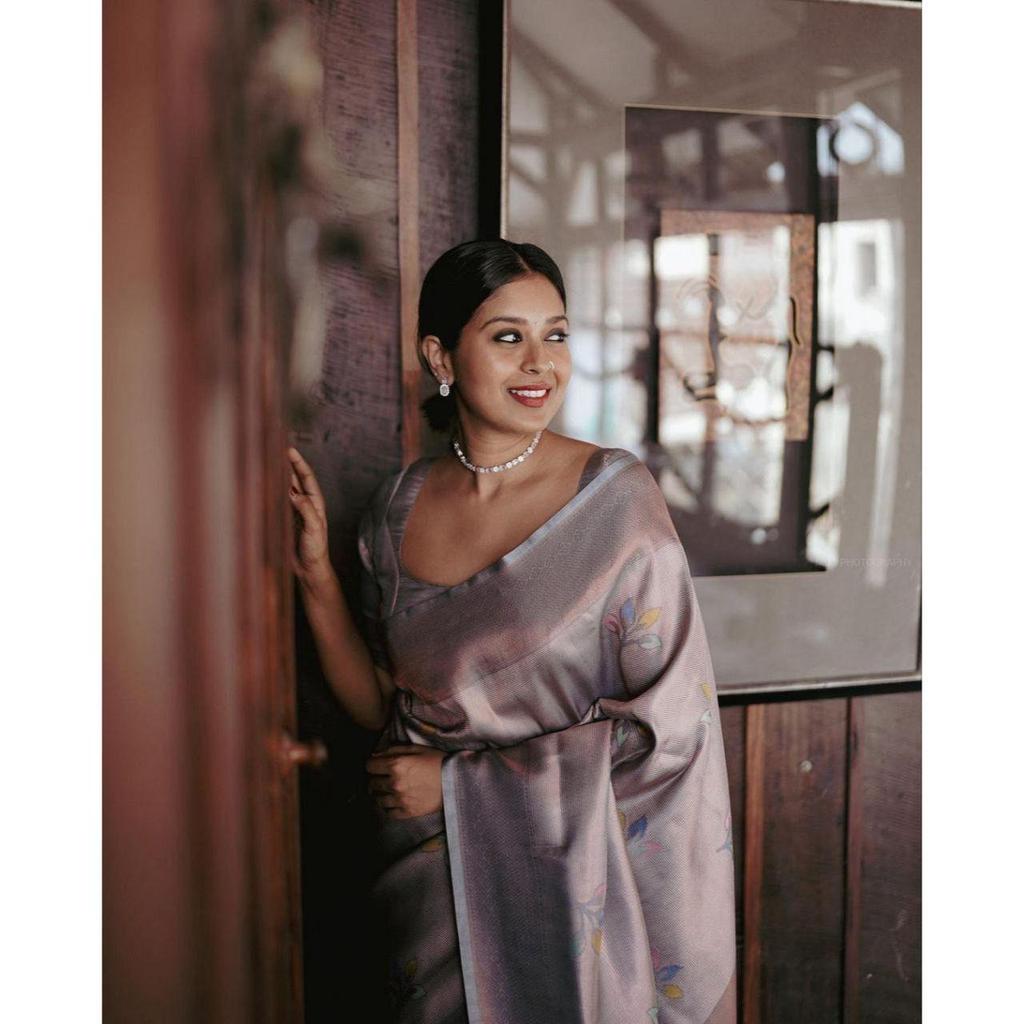 This Beautiful Saree Is Elegantly Decorated with Gorgeous Solid Jacquard Weave That Gives a Perfect Look To the Outfit.