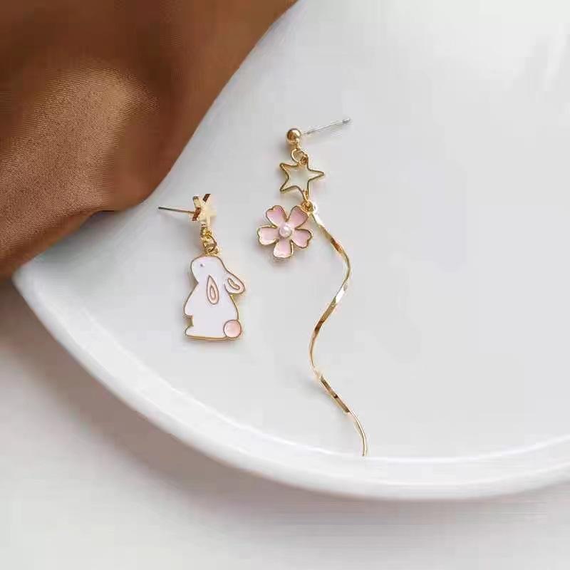 

Cartoon Bow Cute Earrings, Stylish Design One Size білий