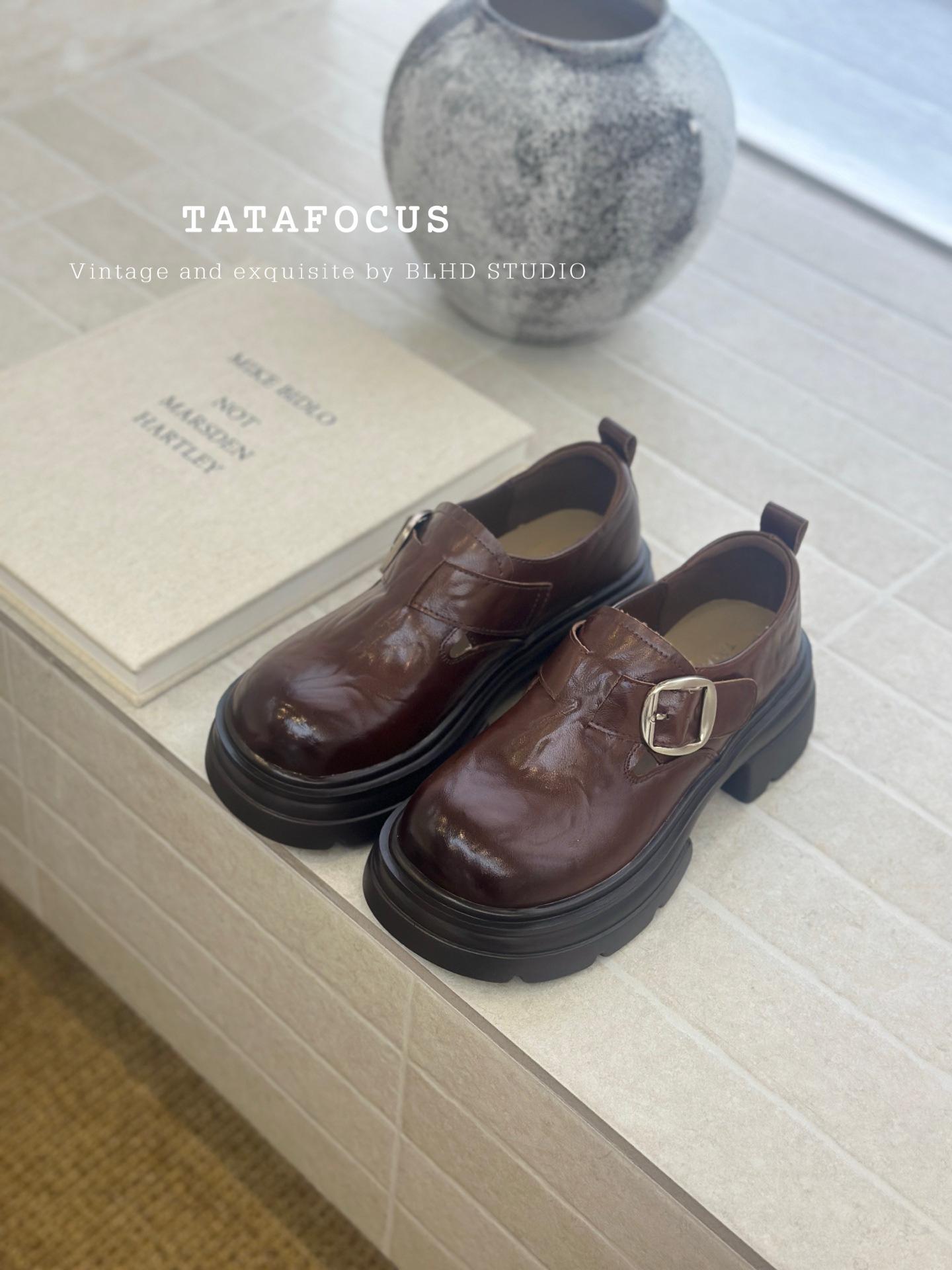 

Leather fashionable and comfortable versatile loafers women s 2025 spring new non-slip foreign niche retro casual shoes 39 коричневый