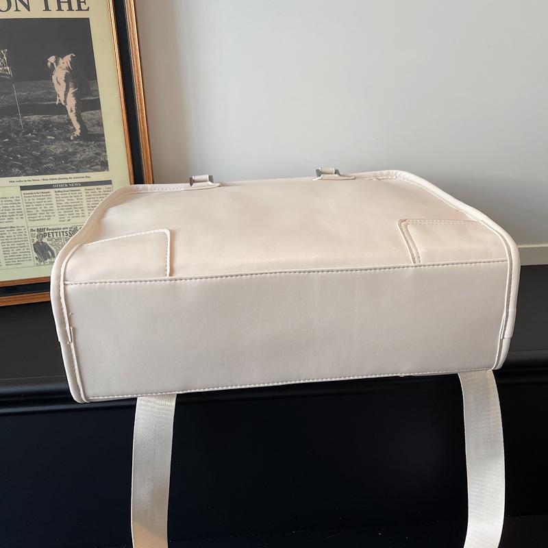 Premium Pu Duffle Bag for Unisex with Top Handle Stylish Travel Bag for Business and Weekend Trips