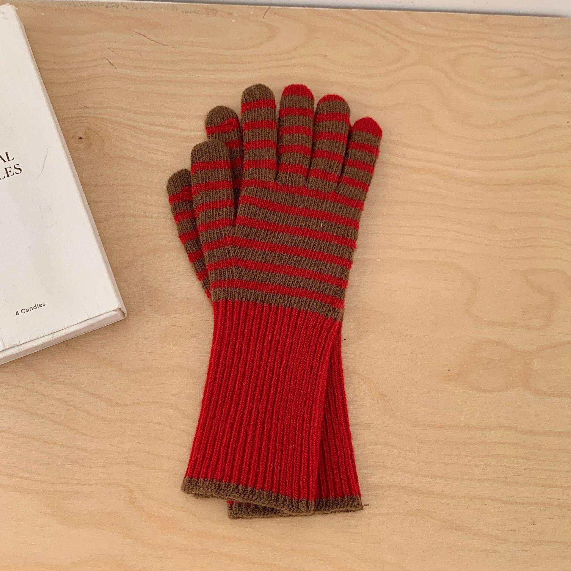 

Ретро полосатые сенсорные вязаные перчатки для улицы, тепловые, бархатные, мужские и женские, для защиты от зимнего холода, студенческие One size красный