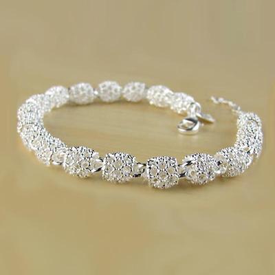 Trendiges ovales, hohl geschnitztes Perlenarmband