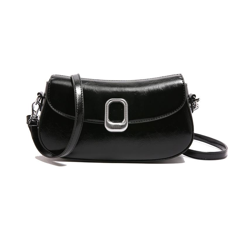 This year, fashionable and textured underarm bags are popular, simple and retro commuter shoulder bags, niche and versatile temperament messenger bags