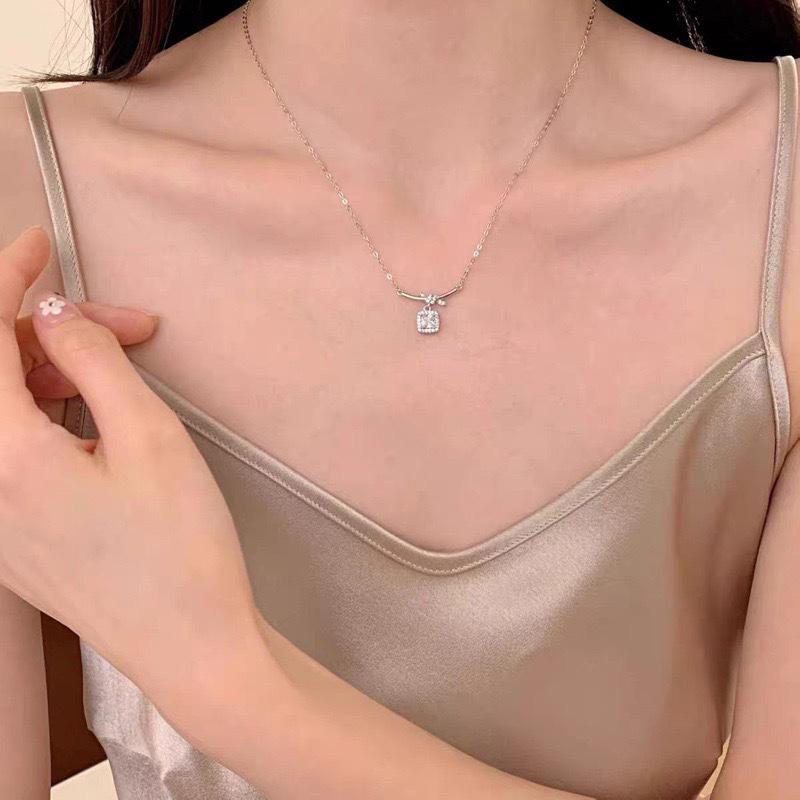 S925 Shimmering Zirconia Square Pendant Necklace: Stylish, Luxurious, and Comfortable for Everyday Wear