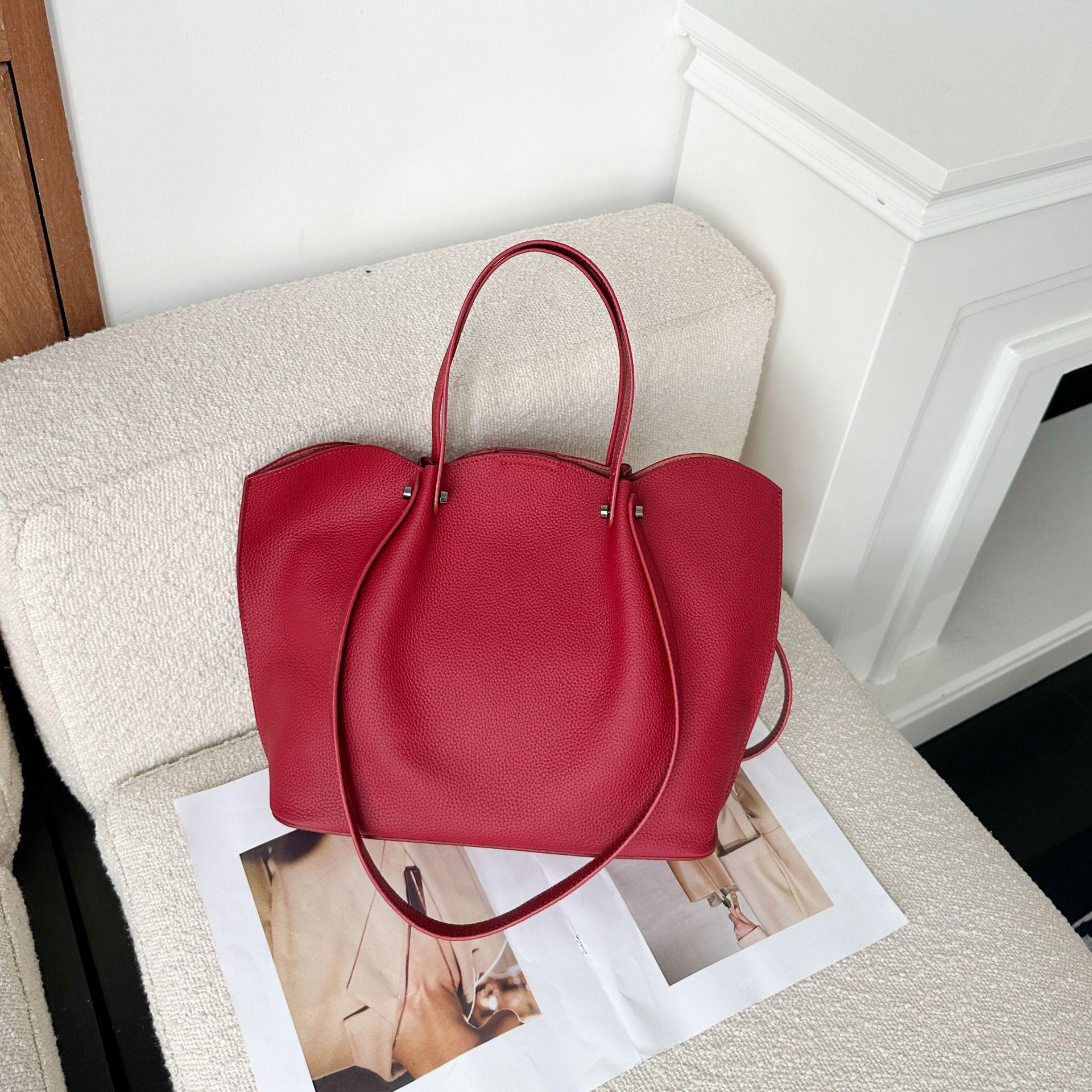 

Женская сумка на плечо из коровьей кожи большой вместимости, женская модная простая сумка «мать и дитя», практичная сумка-ведро для поездок на работу. Насколько мягкая бордовый