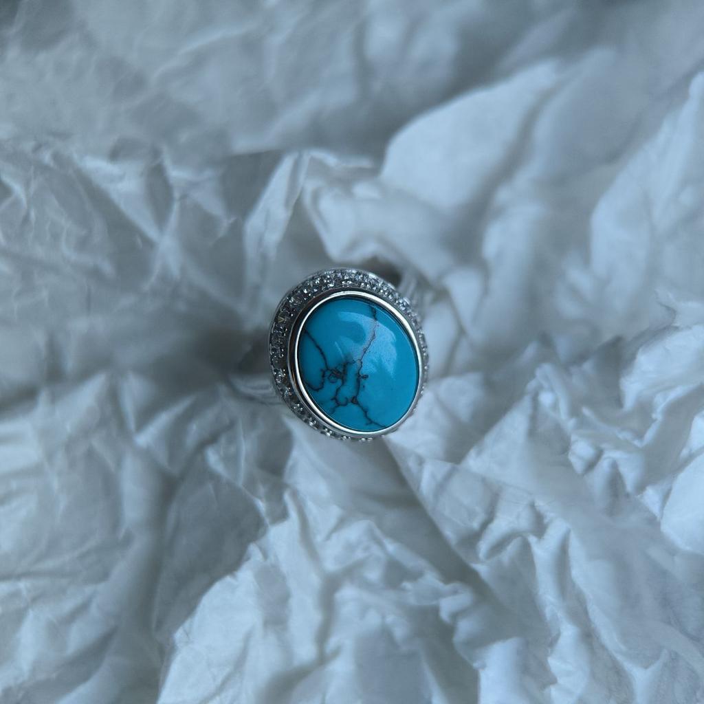 Серебряное кольцо с бирюзой, фианитами, вес изделия 4,33 гр (60002271)