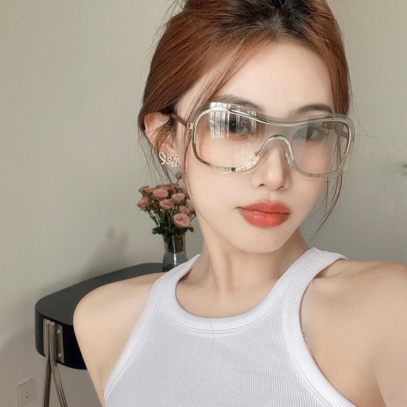 New high-end retro Millennium Spice Girls rimless one-piece sunglasses European and American future sunglasses