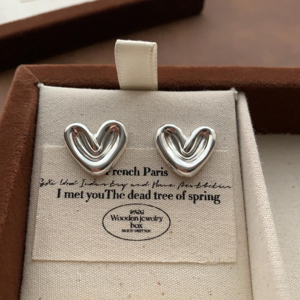 Simple, Concave Texture, Three-Dimensional Heart-Shaped Earrings, Stud Earrings, Light Luxury, Retro Fashion, Exquisite, High-End Texture