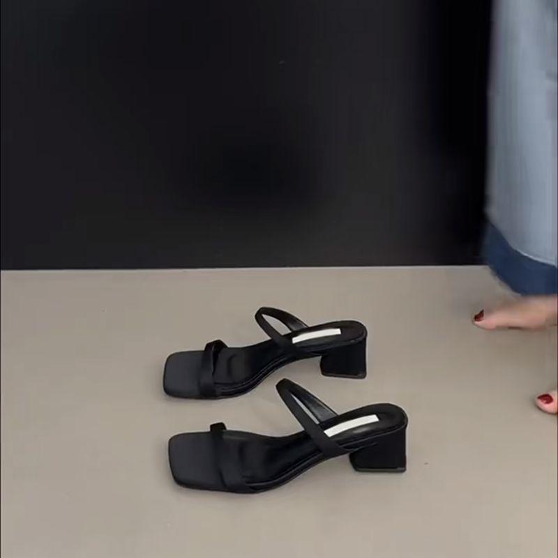 

Кабинетные сандалии-шлепанцы с открытым носком и квадратным носком, простые летние новые модели, красивая крутая женская обувь 40 чёрный
