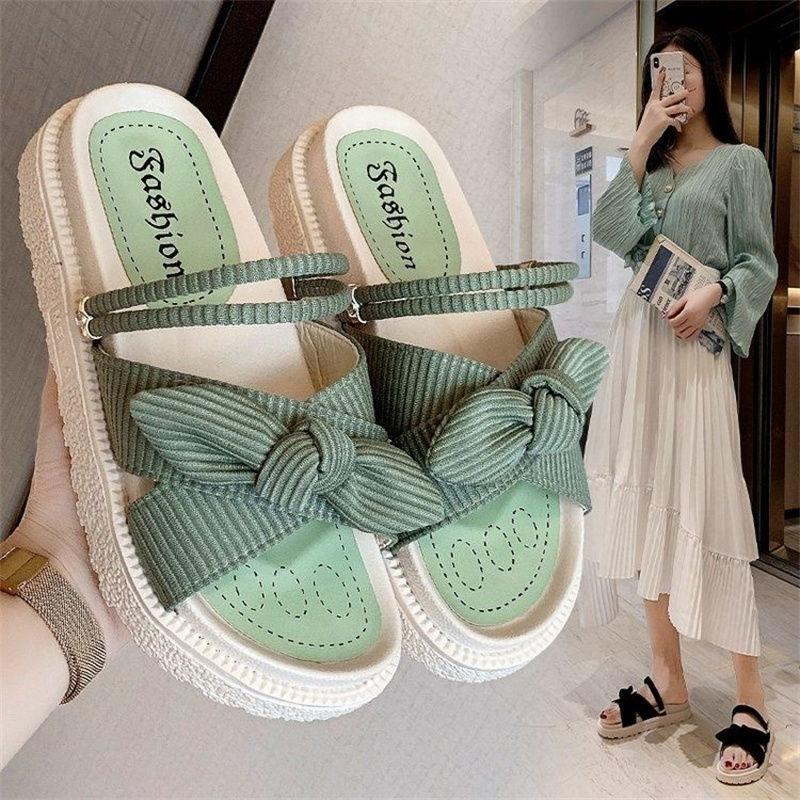 Internet-Berühmtheit Explosion mit Römersandalen weiblicher Sommer Feenwind 2025 neue Mode Studentenplateau Römische Flats