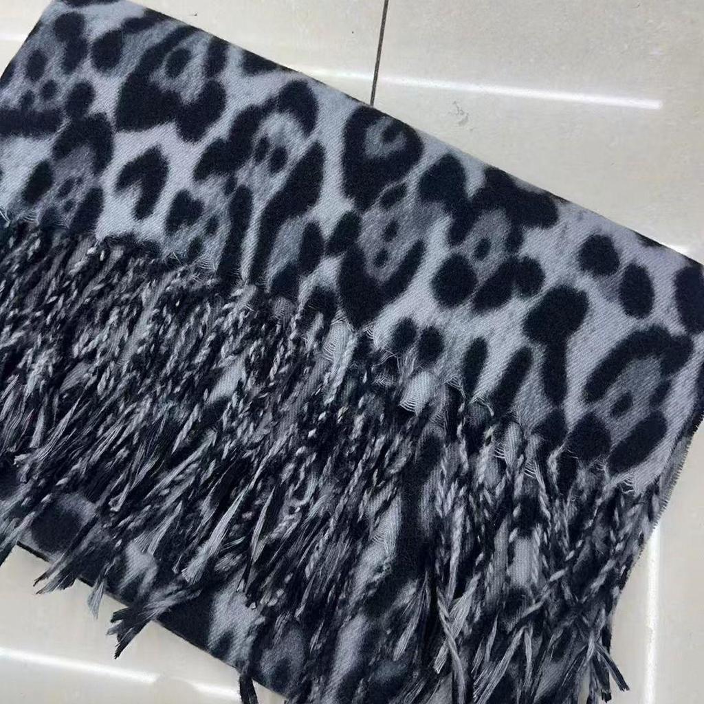 Leopard Print Thickened Imitation Cashmere Scarf with Tassels - Warm, Windproof and Versatile Shawl for Autumn and Winter.