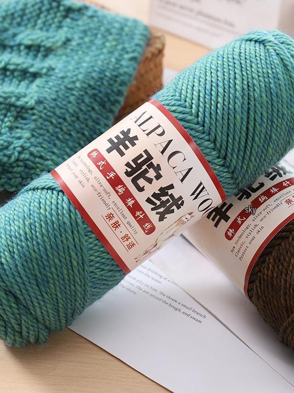 Mitteldickes Alpakawollgarn für DIY-Strickarbeiten - Perfekt für Pullover, Mäntel, Schals, Häkel- und Strickprojekte mit Nadeln.