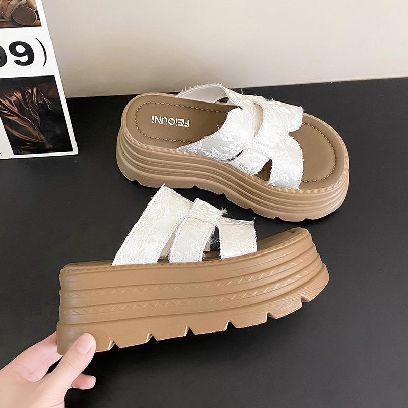 Thick-bottomed heightening cool slippers women's summer wear new fashion casual beach cool slippers