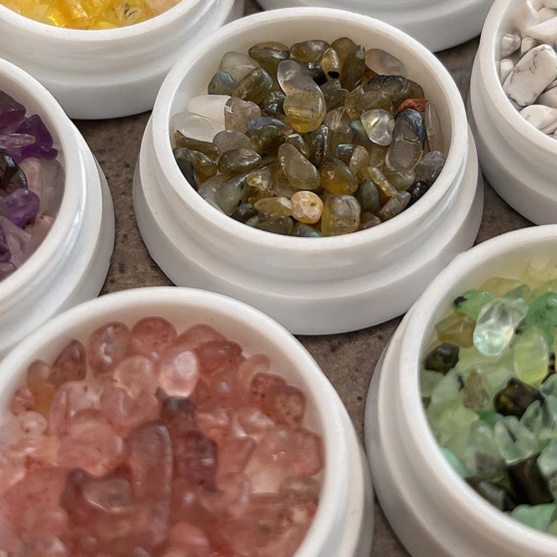 1 Scatola Mini Charms Colorati in Pietra Naturale per Unghie Irregolari Accessori per Unghie in Pietra Per Decorazioni Unghie Fai da Te